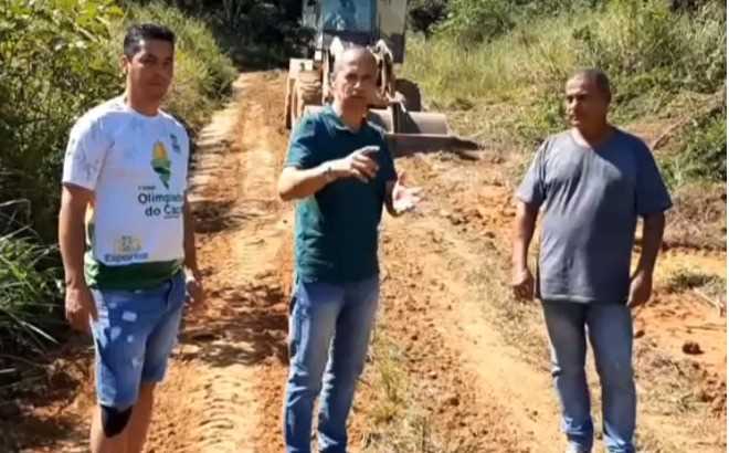 Camacã: Prefeitura recupera estrada da região Estrela de São João do Panelinha e região Córrego de Areia